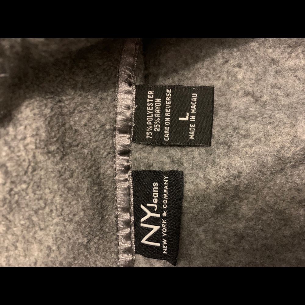 Vest - Picture 2 of 3